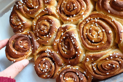 An easy recipe for Swedish cinnamon buns or 'kanelbullar'.