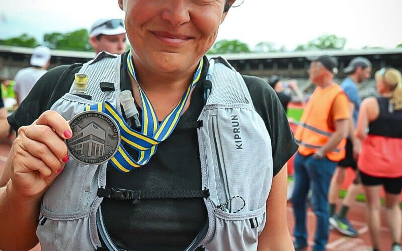 Posing with the medal at the finish of the Stockholm marathon - photo by sportograf