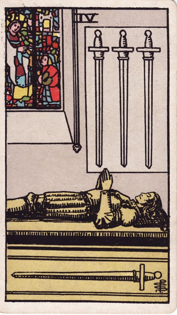 Fyra i Svärd tarotkort Fyra i Svärd tarotkort från Rider Waite Tarotlek, designade av Pamela Colman Smith.