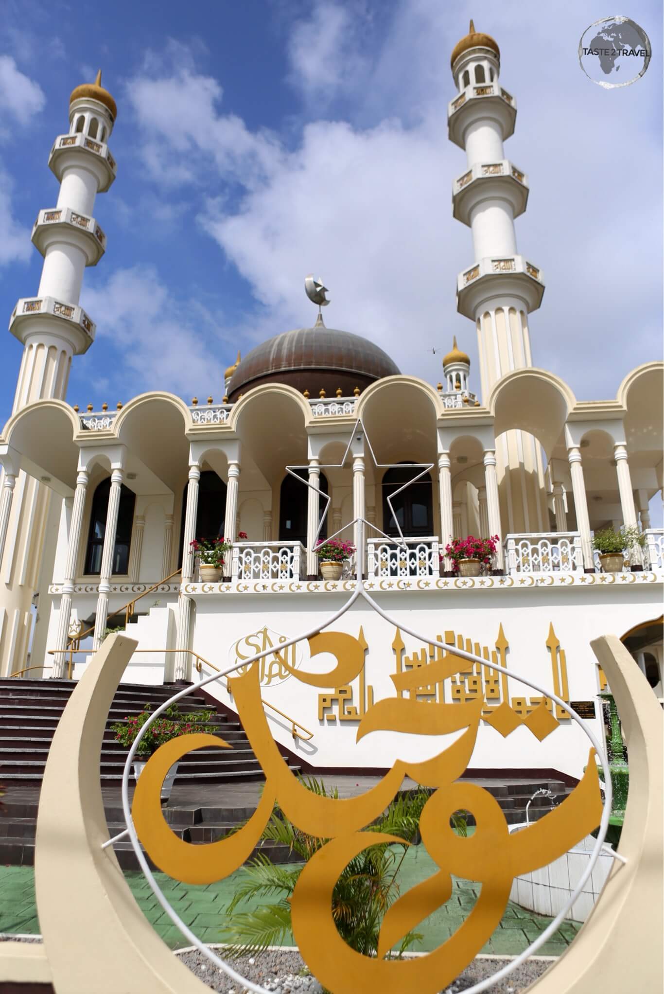 The biggest mosque in Suriname is located on the Keizerstraat in Paramaribo.