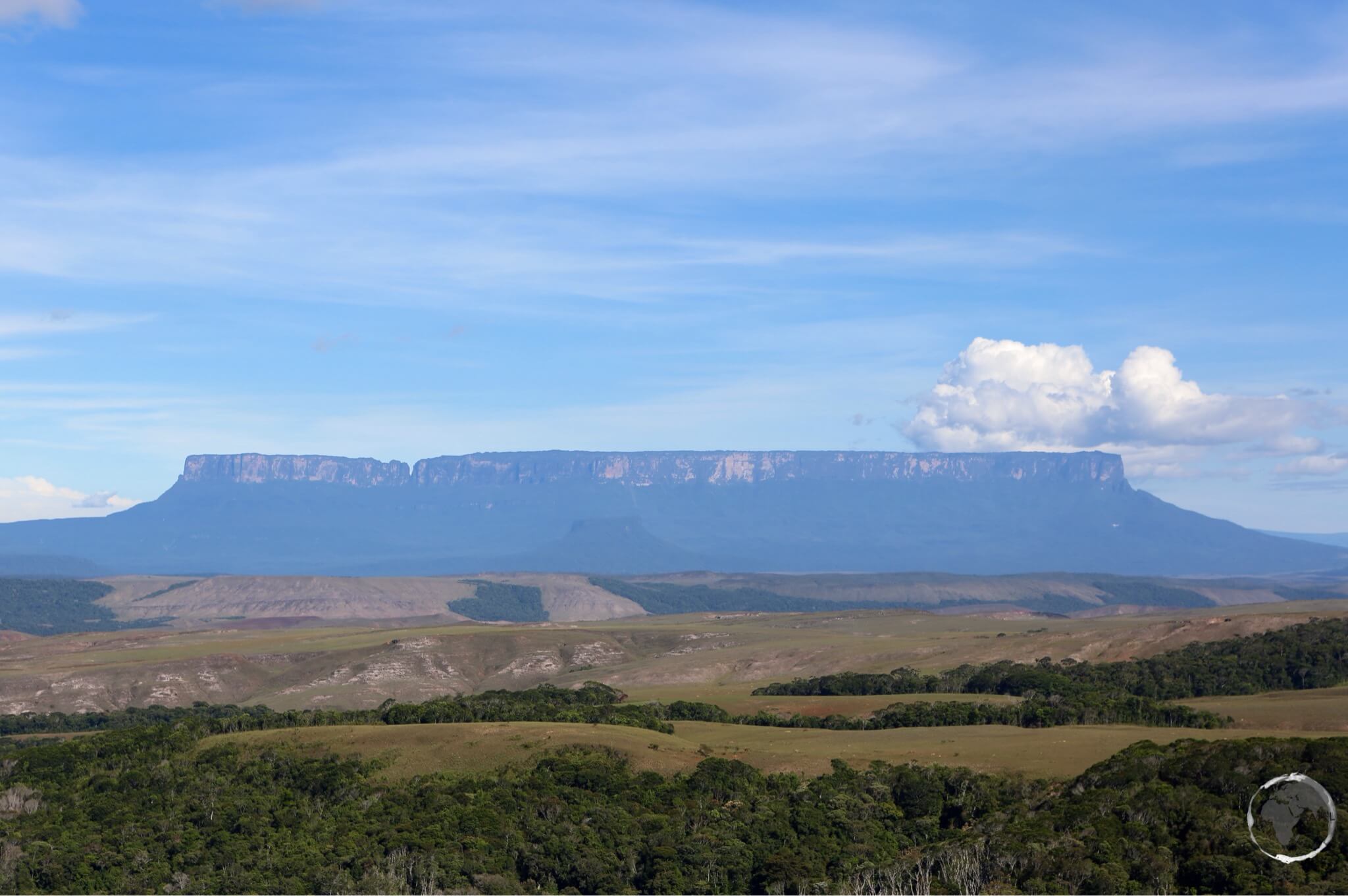 A table-top mountain, Mount Roraima is bounded on all sides by cliffs which rise 400 metres (1,300 ft).