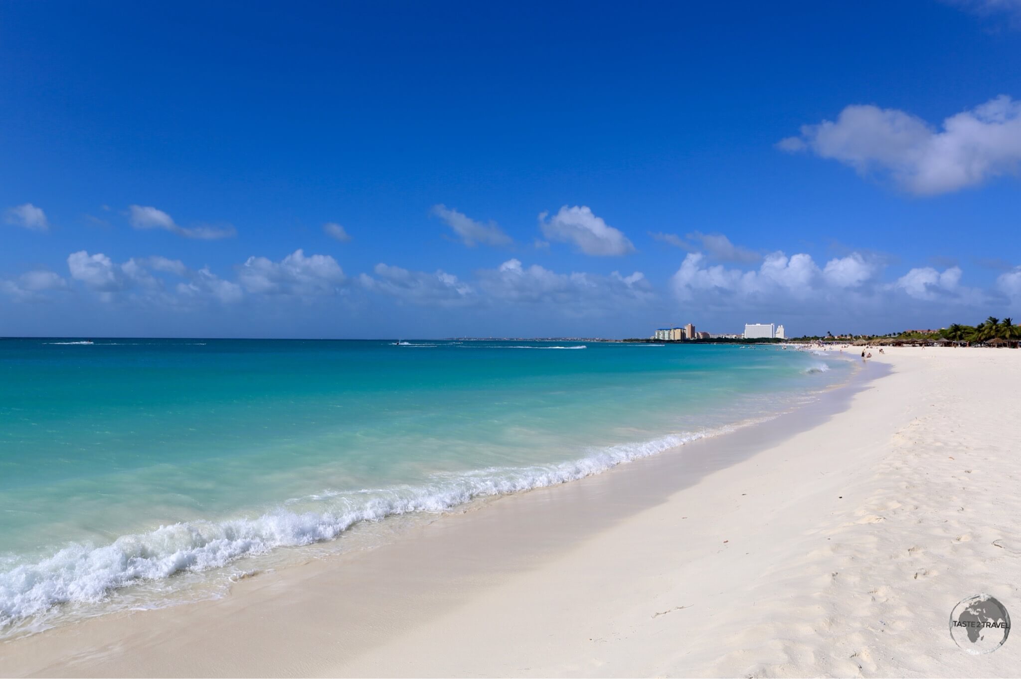 Aruba Travel Guide: Eagle beach, Aruba.