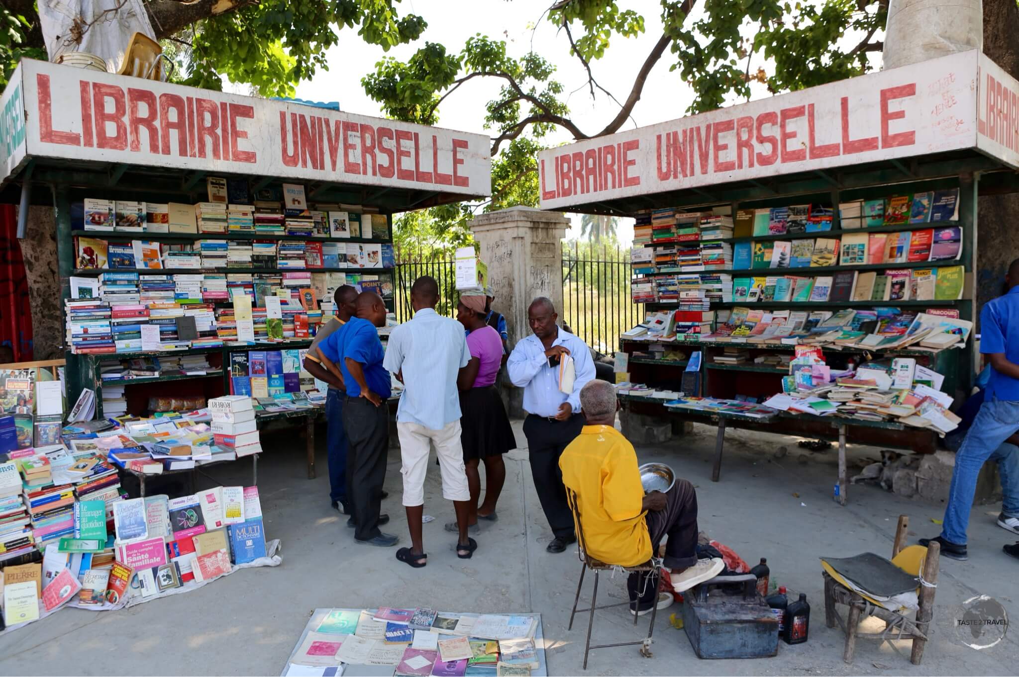 A roadside bookshop in downtown PAP.