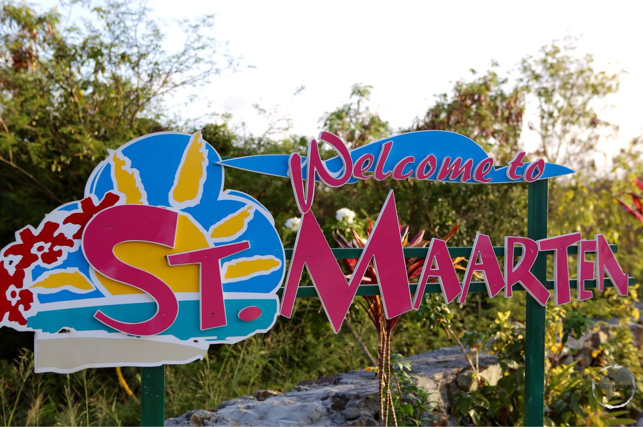 A colourful and funky 'Welcome' sign on the Dutch side of the island.