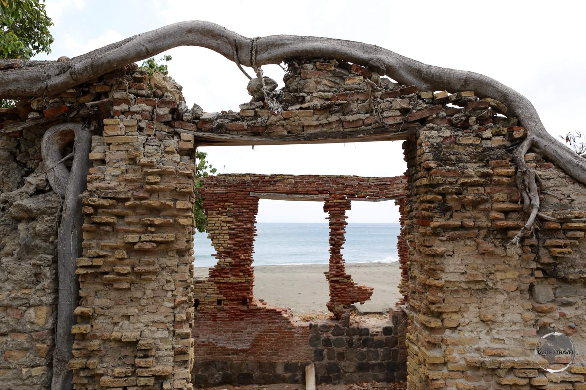 Sint Eustatius (Statia) Travel Guide: Warehouse ruins on the Lower Town beach at Oranjestad