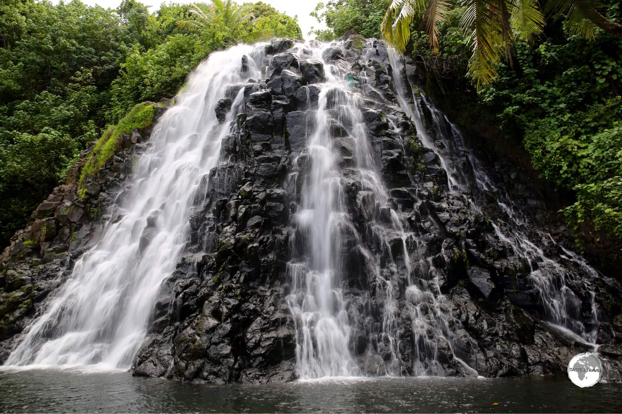 Pohnpei Travel Guide: Kepirohi waterfall is located a short drive from Nan Madol. 