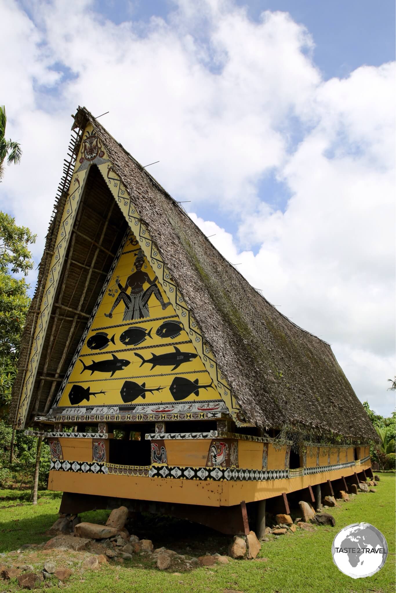 Traditional Bai (meeting house) at Aimeliik.