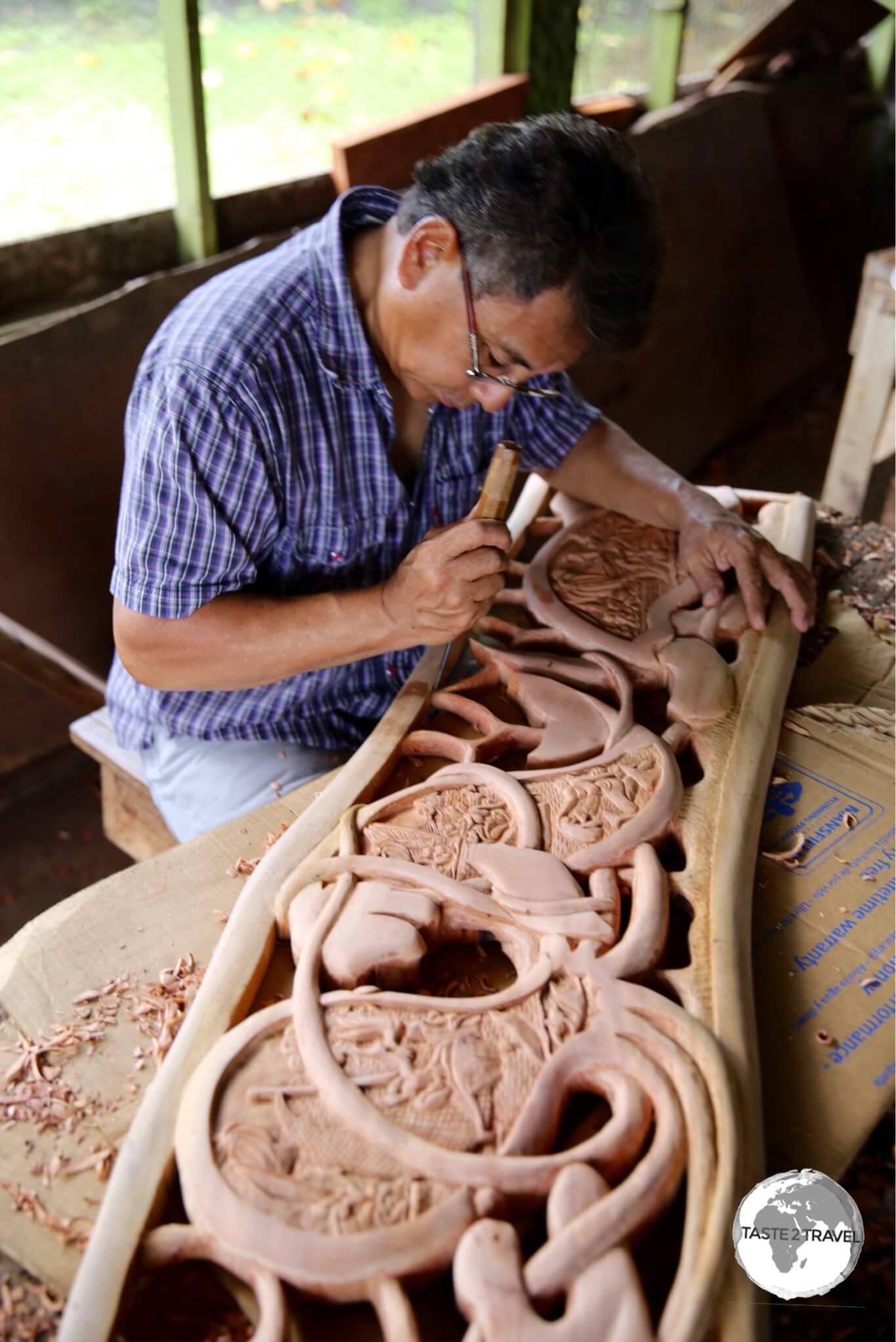 A Palau 'story board' wood carver in Koror.