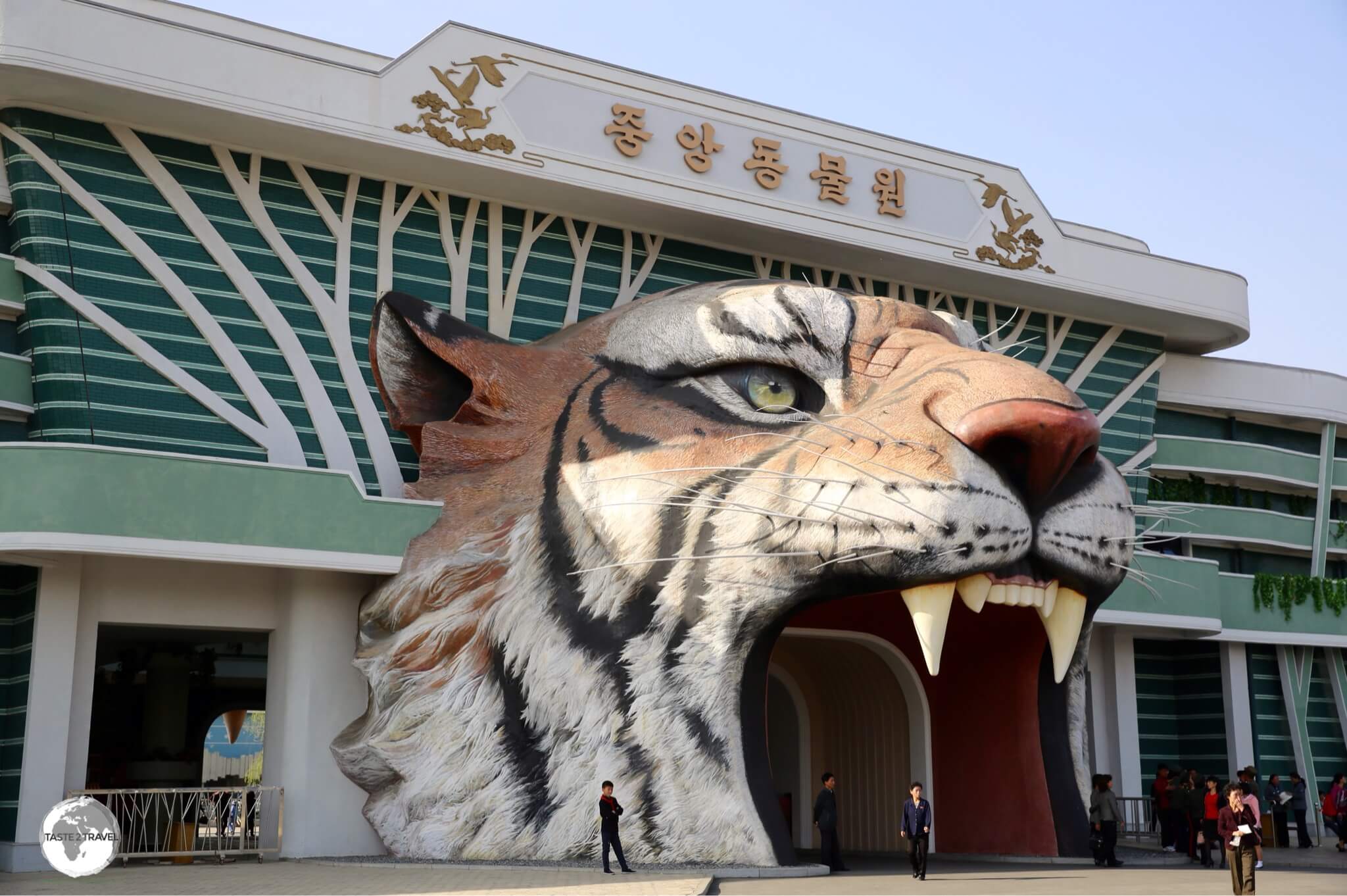 The entrance to the Pyongyang Central zoo at Mt. Taedong.