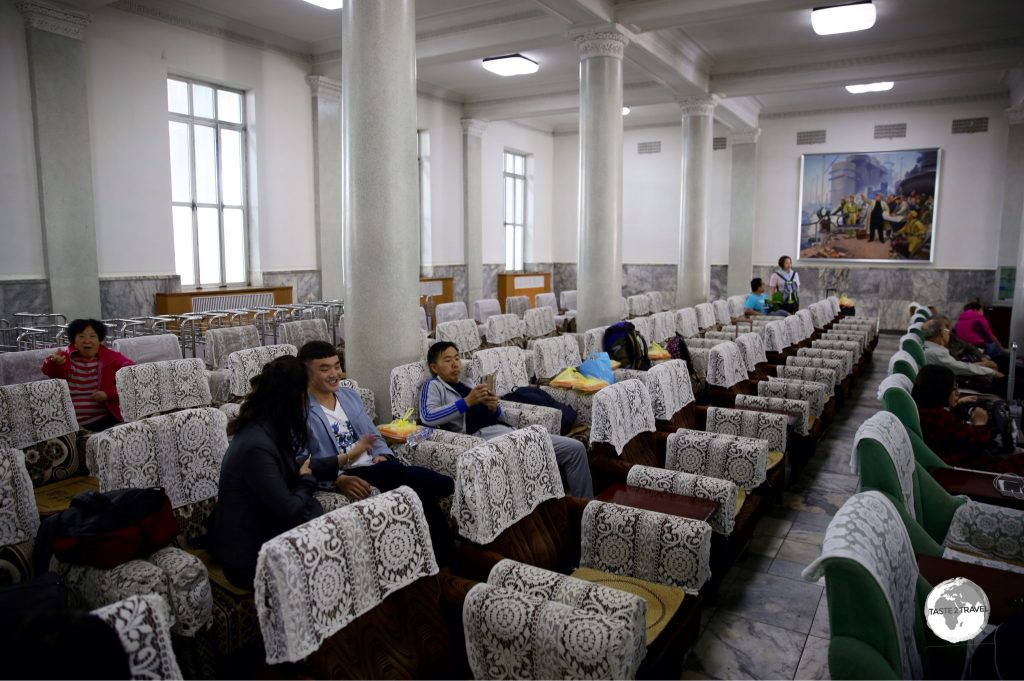 The waiting room at Pyongyang railway station.