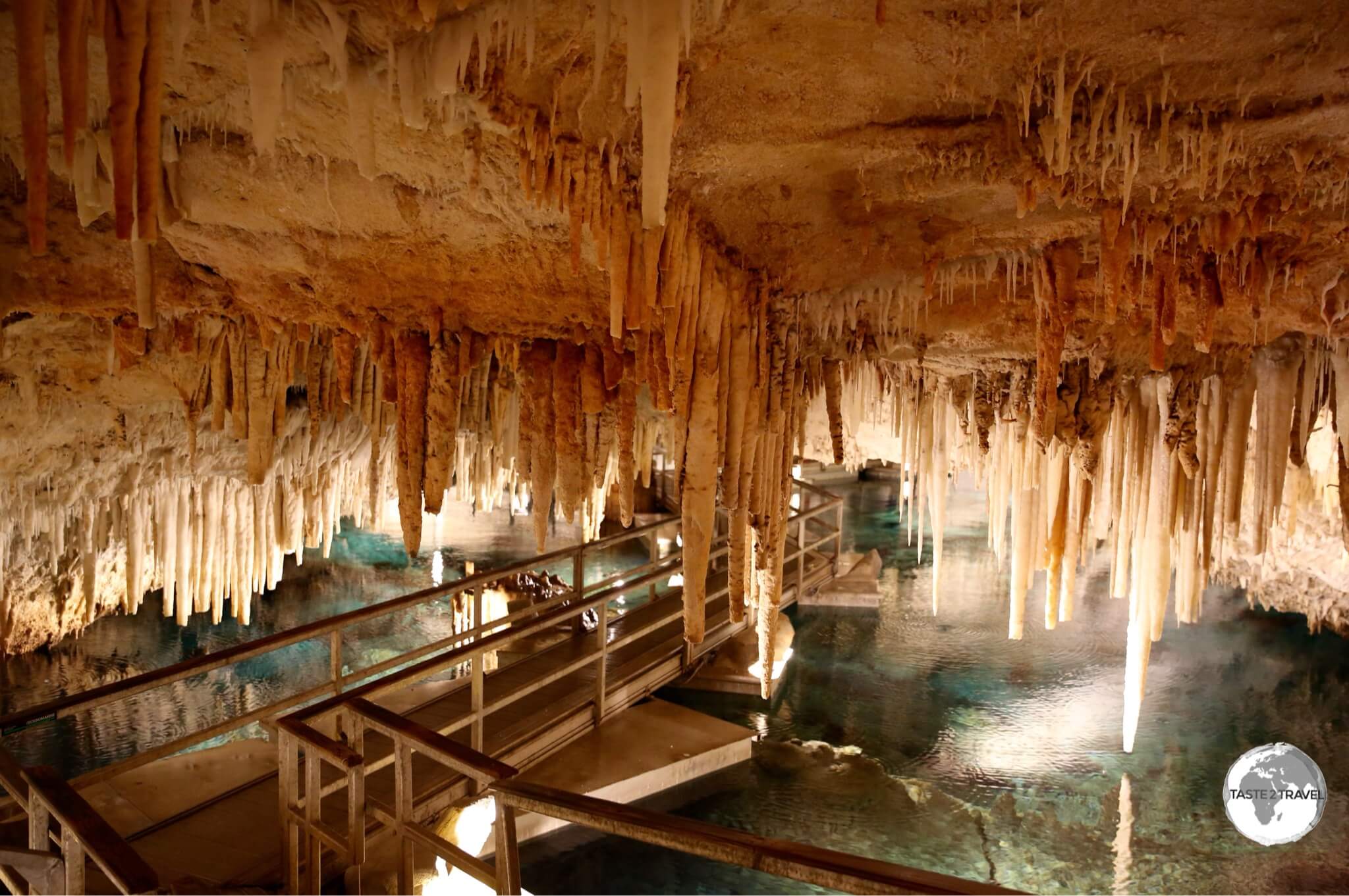  Fantasy Cave, Bermuda.