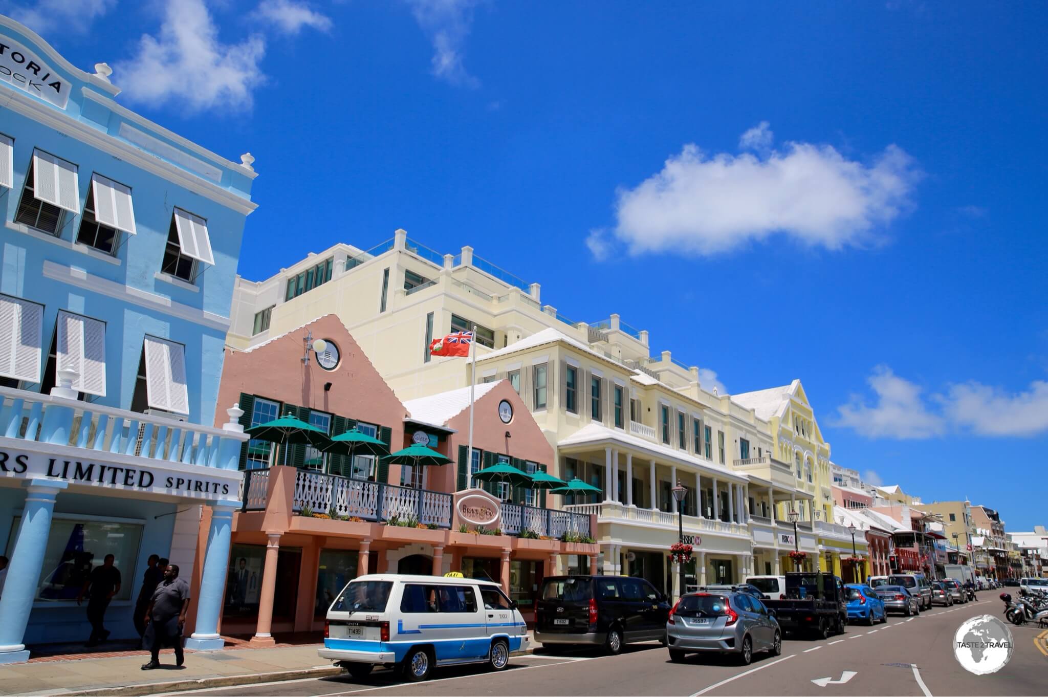 Bermuda Travel Guide: Front street, the main street in downtown Hamilton.