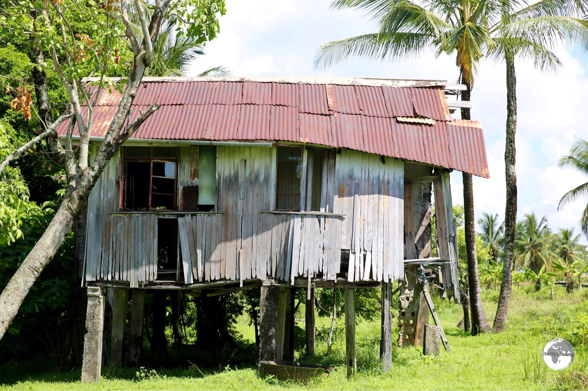 One of the many abandoned cottages on Leguan Island.