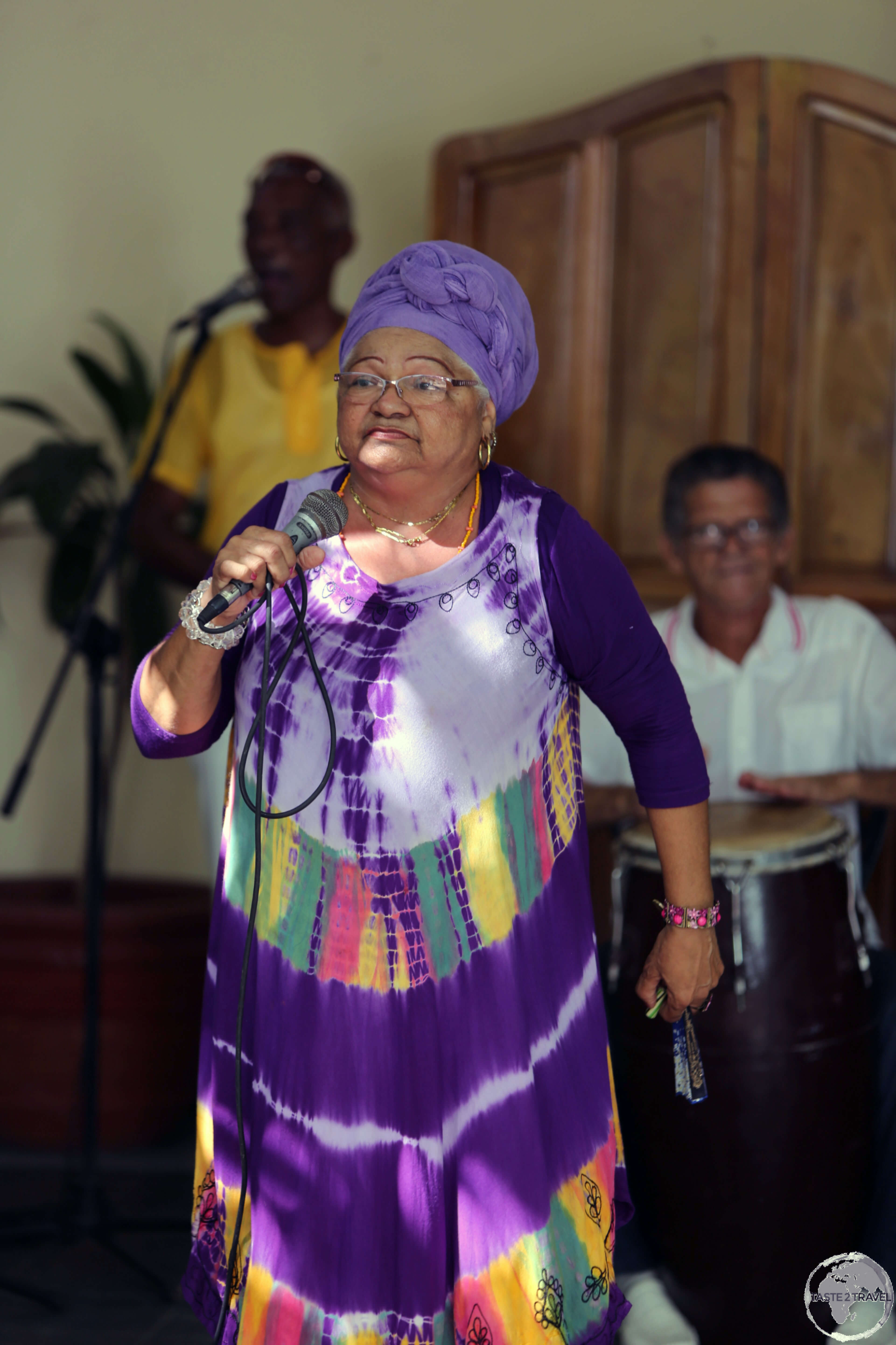 A music concert at <i>El Louvre: Studio/ Café</i> in Cienfuegos.