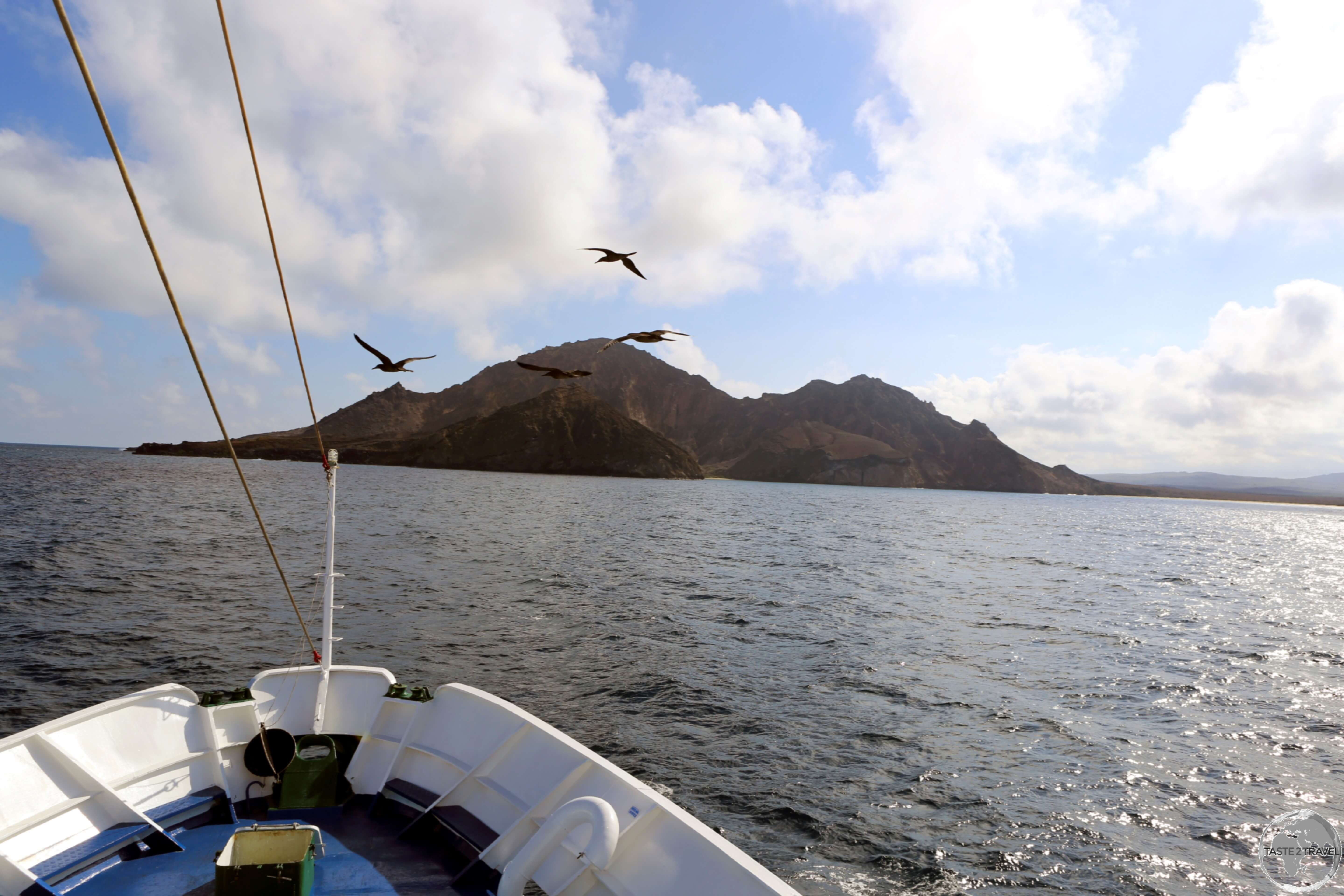 The MV Santa Cruz approaching Punta Pitt, San Cristóbal island.