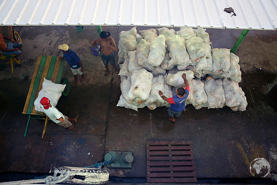 Loading sacks of coconuts at Monte Alegre.