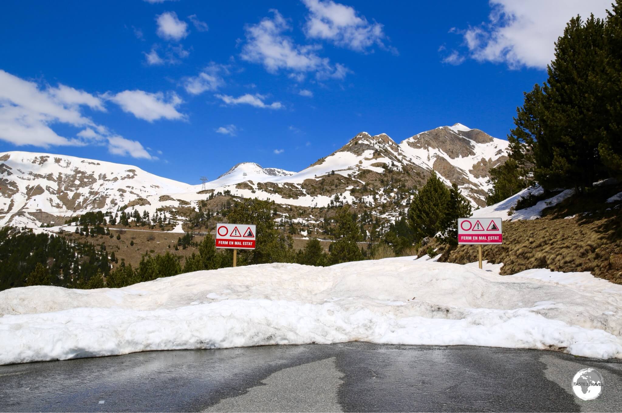 "No Through Road" - the road on the Spanish side of Port de Cabús was impassable.