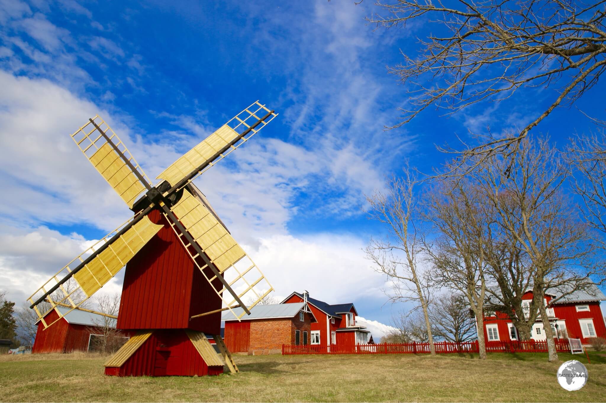 Almost all wooden buildings on the Åland Islands have been coated in 'Falu Red' paint. 