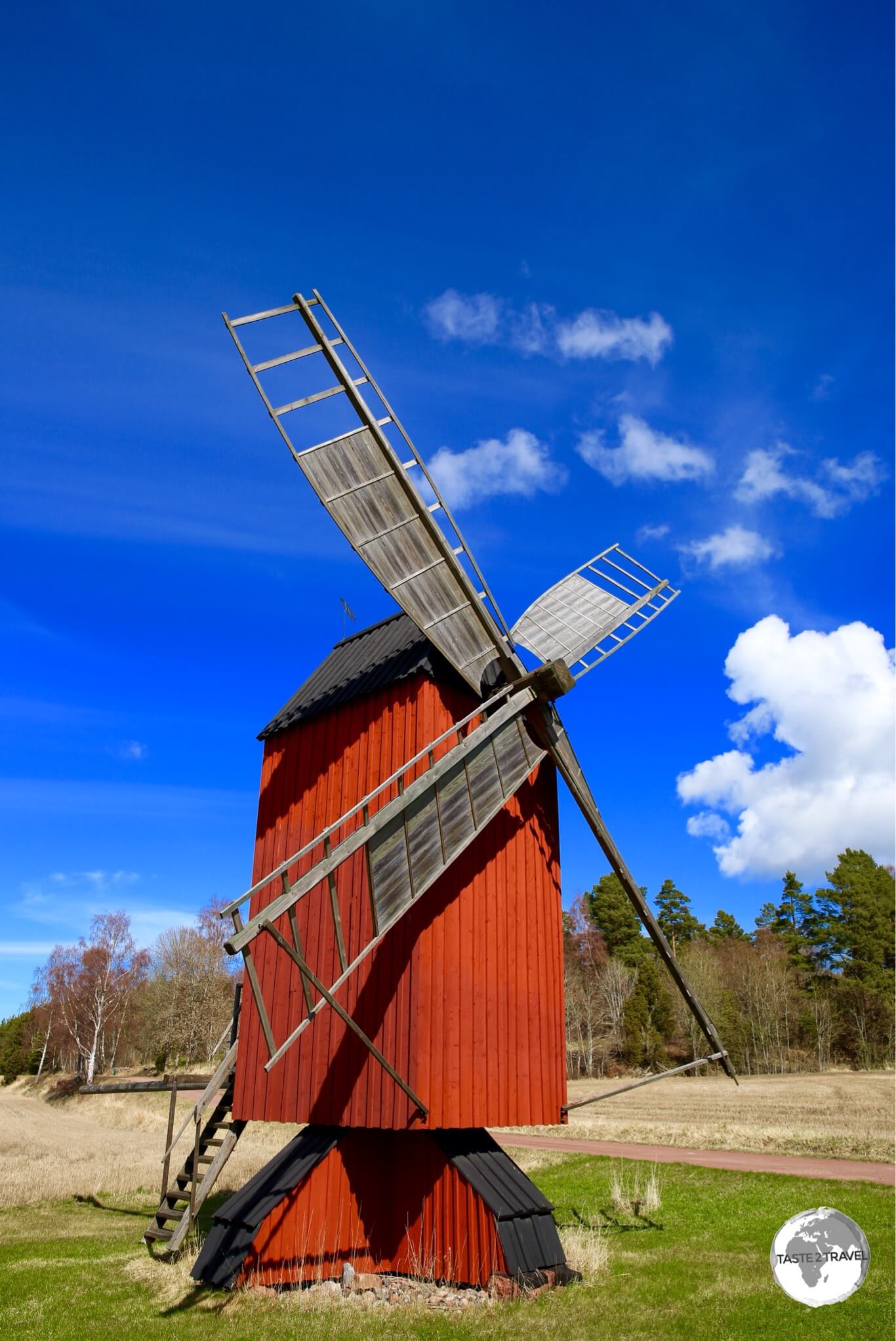 There are many windmills on the Åland Islands - all of them painted in 'Falu Red'.