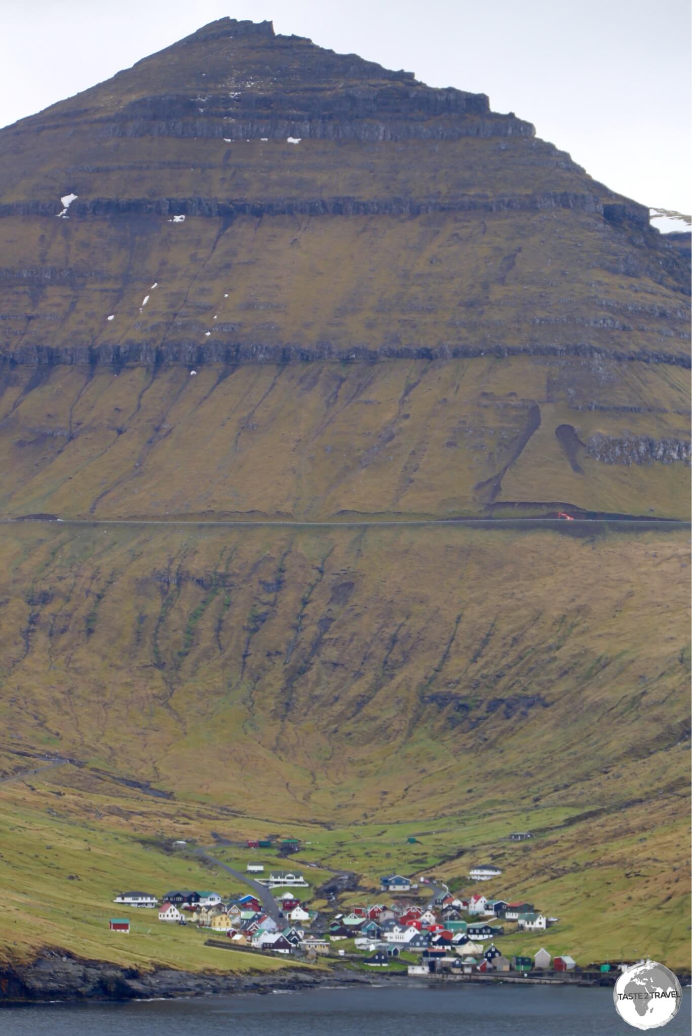 The highest mountain in the Faroe Islands, Slættaratindur (880 m), towers over the village of Funningur.