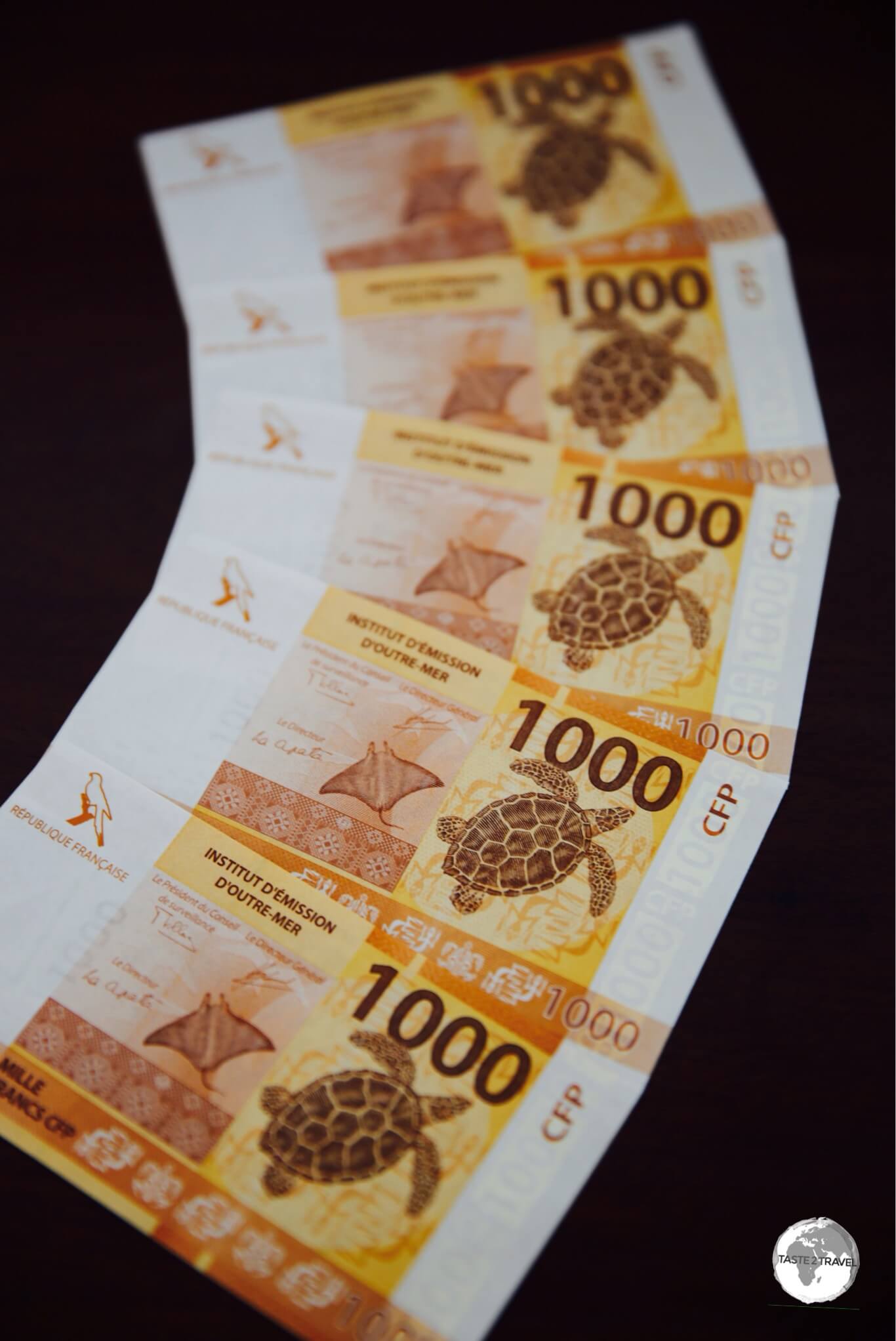 '1000 Pacific Franc' bank notes.