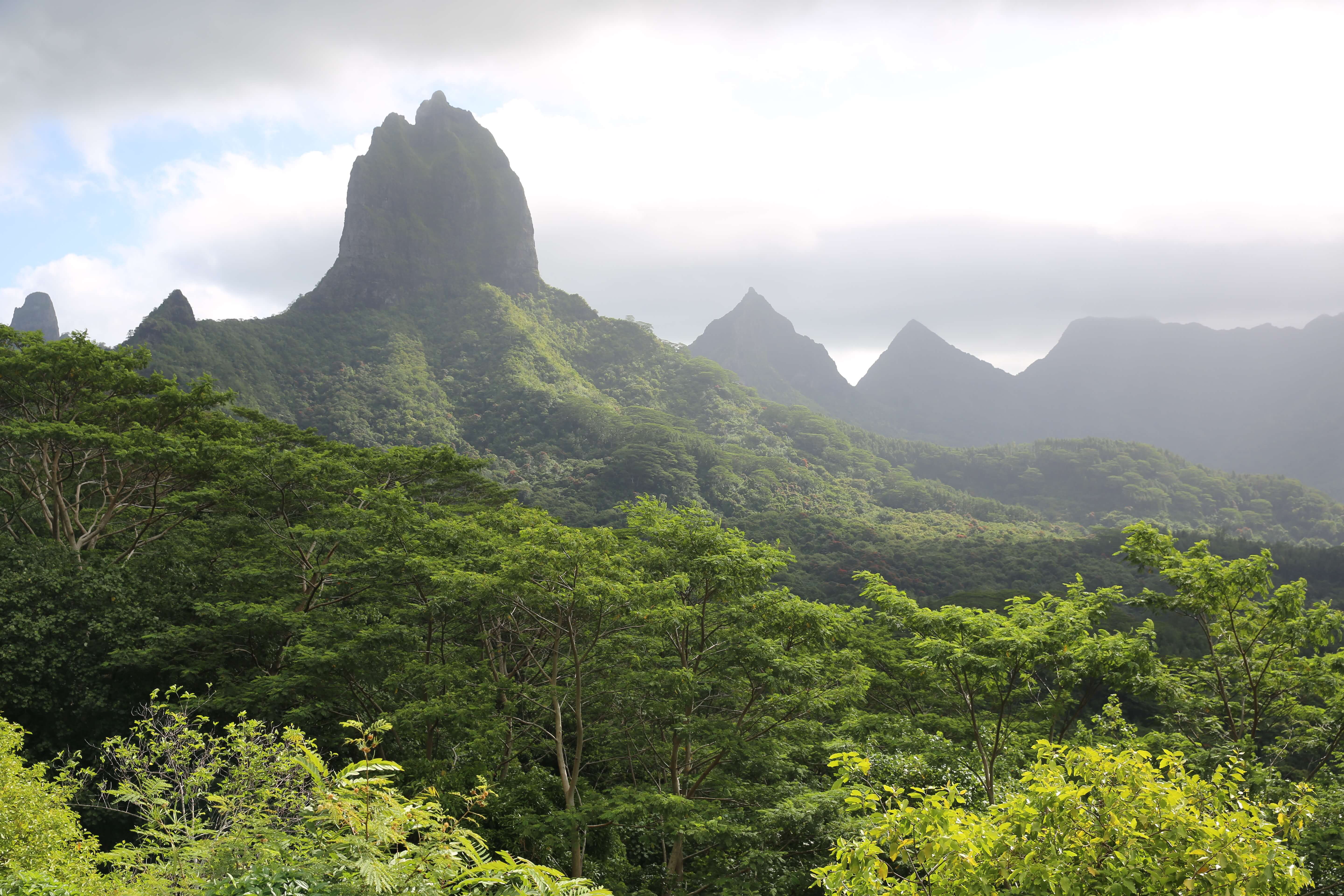 Created by ancient volcanoes, Moorea is incredibly rugged and beautiful.Created by ancient volcanoes, Moorea is incredibly rugged and beautiful.