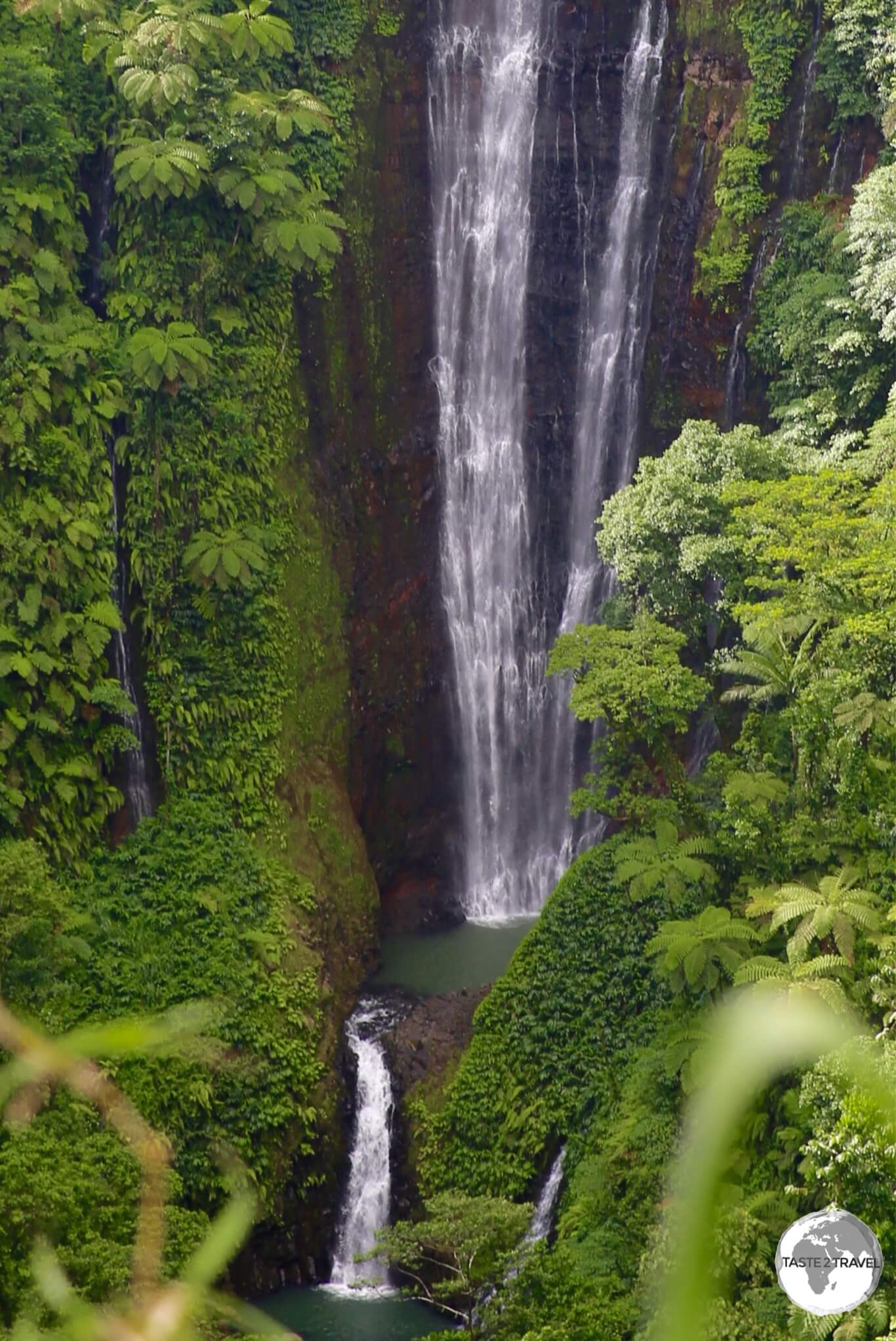 Located on the Cross Island road, the incredible Papapapaitai falls plunge 100 metres into a lush ravine. 