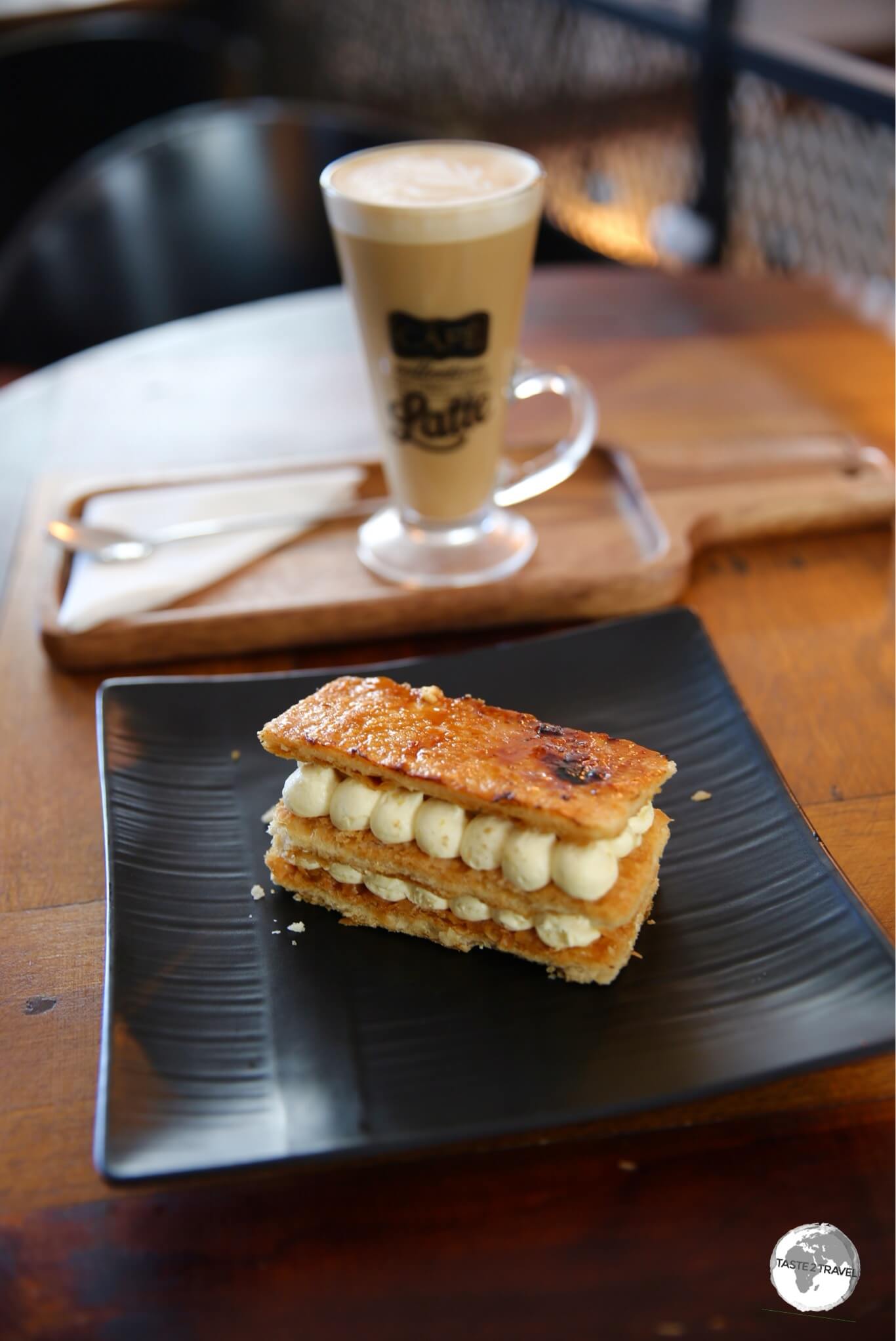 A café latte and an amazing 'mille-feuille' at Café de la Presse.