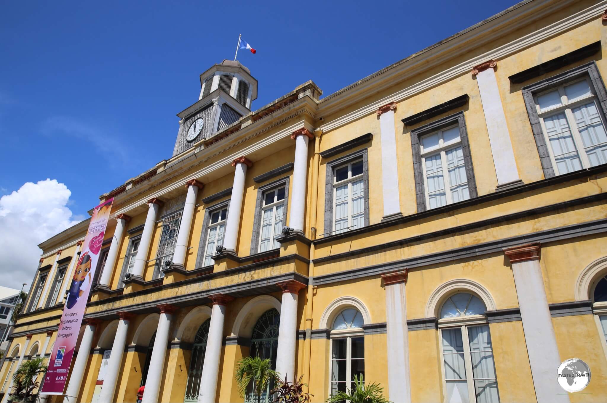 The striking <i>Hôtel de Ville</i> (Town Hall) in St. Denis.