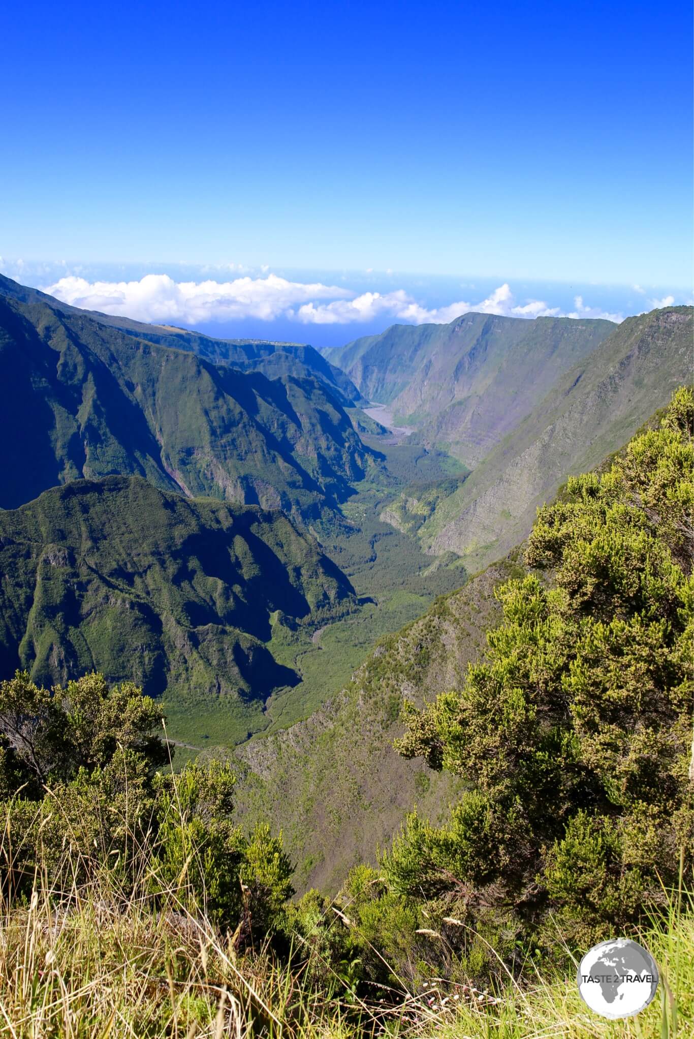 Another jaw-dropping view on the way to the Piton de la Fournaise is offered at <i>Point de Vue Après Nez de Boeuf</i>.