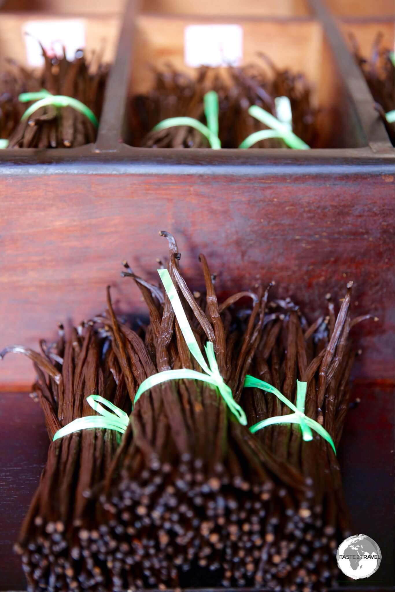 Vanilla pods from the <i>Coopérative Pro Vanille</i> are sold according to length.