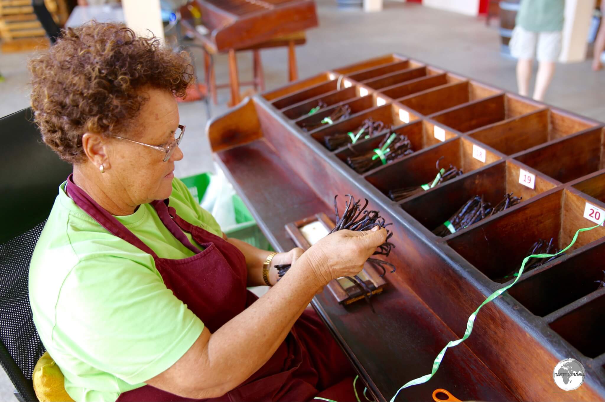 A worker at the <i>Coopérative Pro Vanille</i>, in Bras Panon, sorting vanilla pods into different lengths.