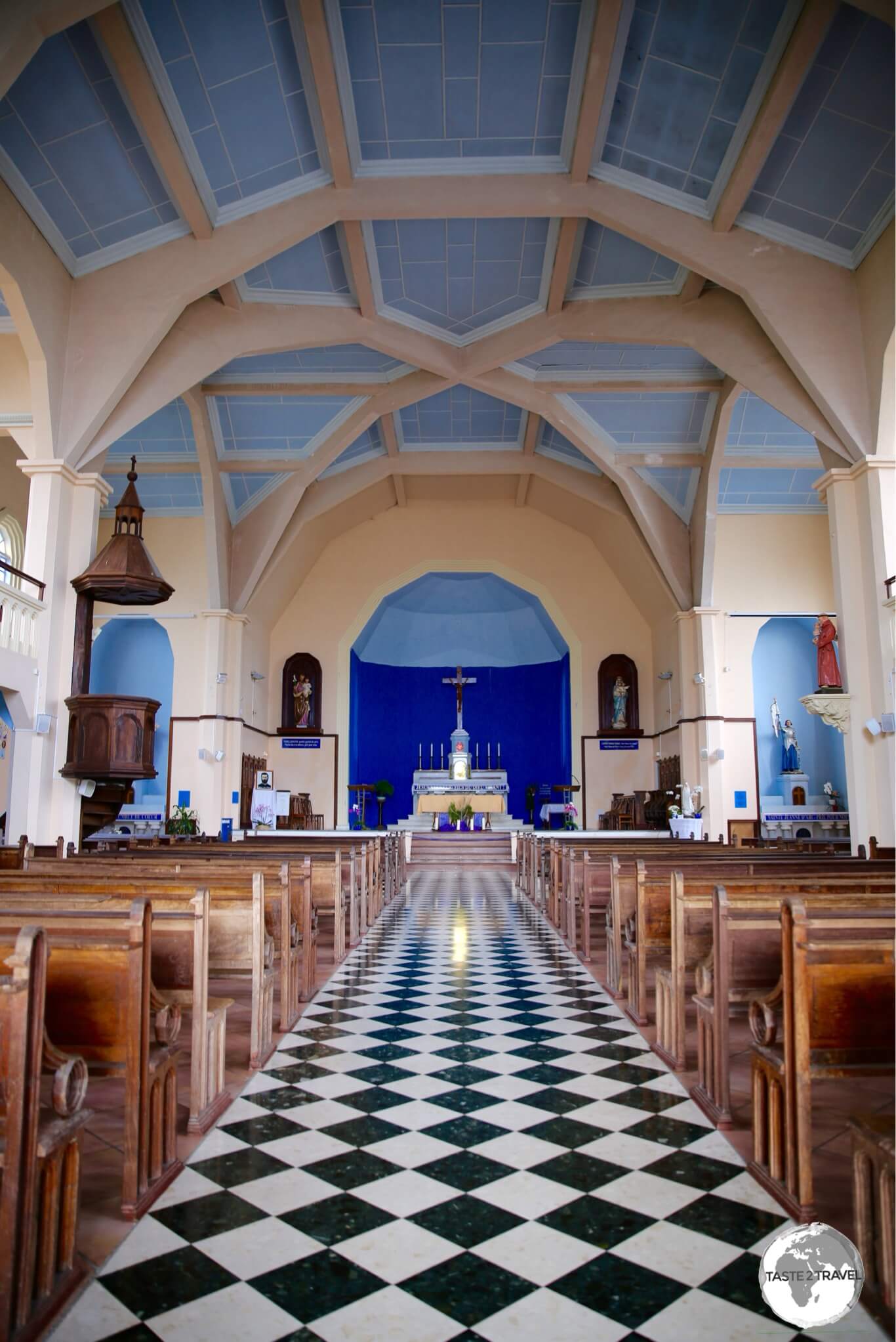 The interior of the Eglise de Cilaos.