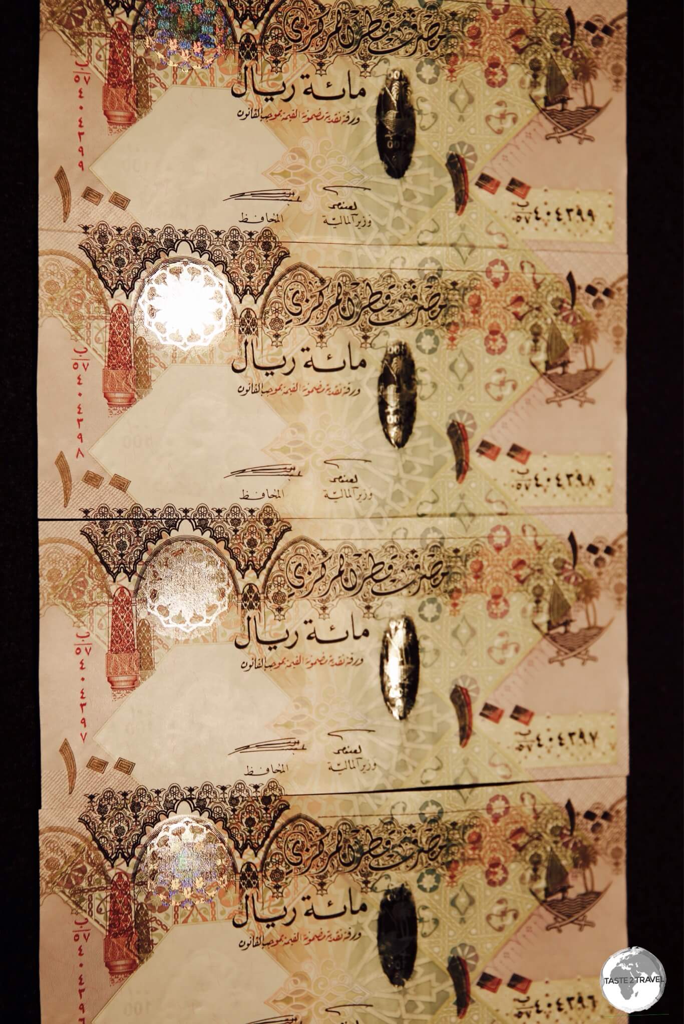 Qatari 100 Riyal bank notes.