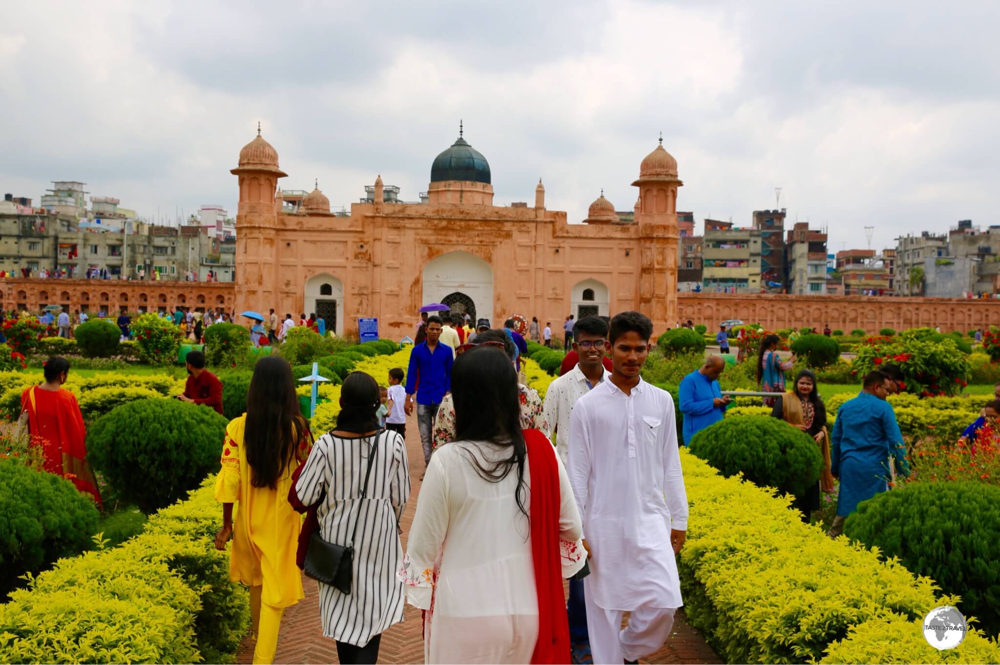 The Tomb of Pari Bibi surrounded by hordes of local visitors during the 'Eid al-Fitr' holiday.