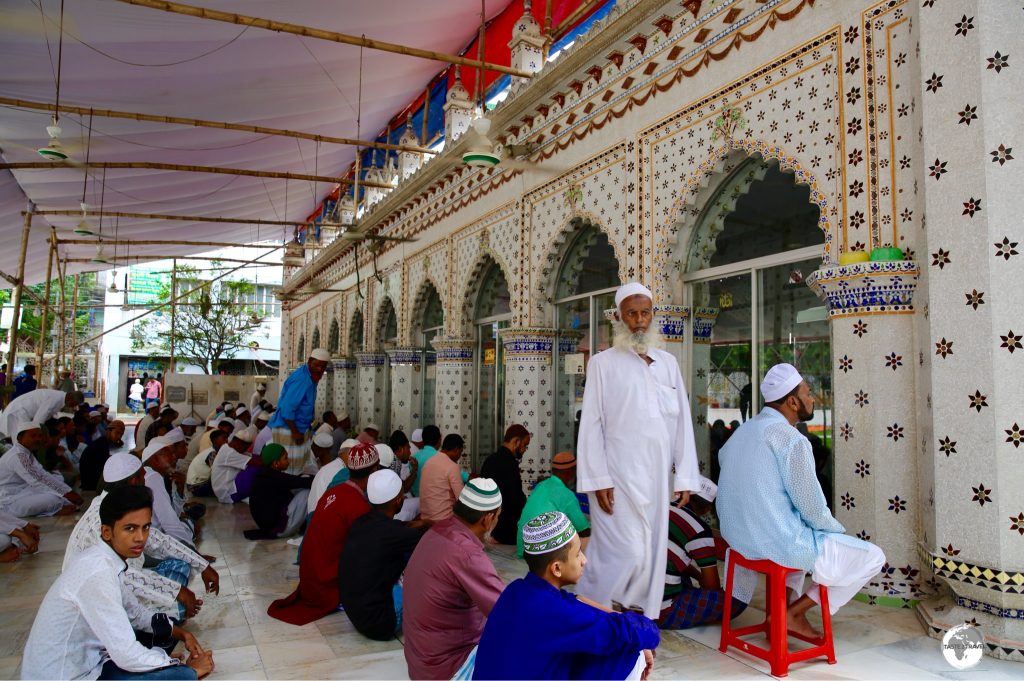 Built in the first half of the 19th century, the ornate Star mosque is decorated with motifs of blue stars made from tiles imported from England and Japan.