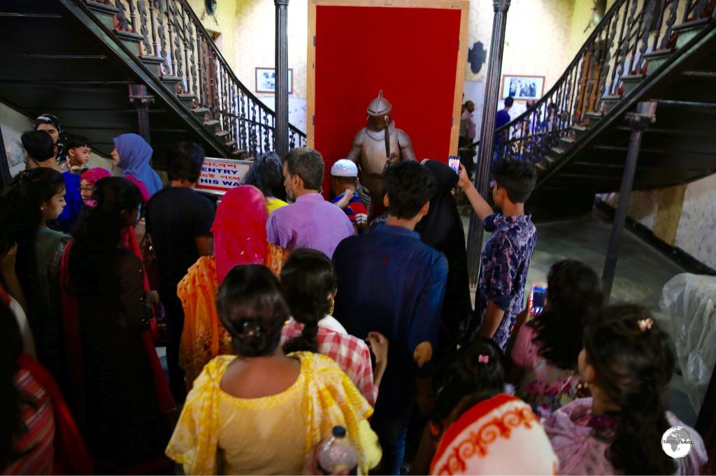 Crushing crowds of local visitors entering the sweltering interior of the Pink Palace museum.