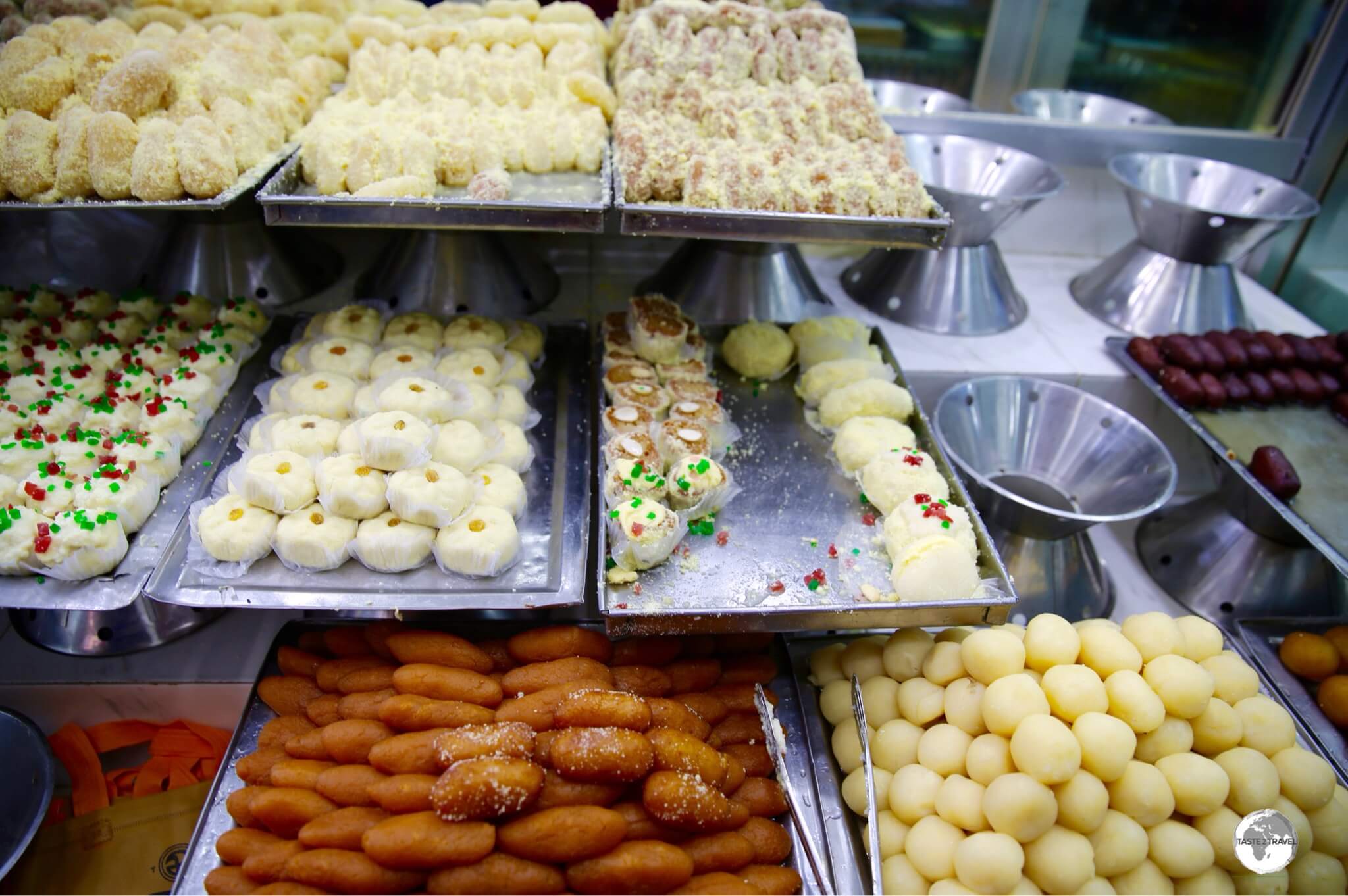 Located a short walk from Lalbagh fort, the Madina sweet shop offers tasty local sweets at very affordable prices. 