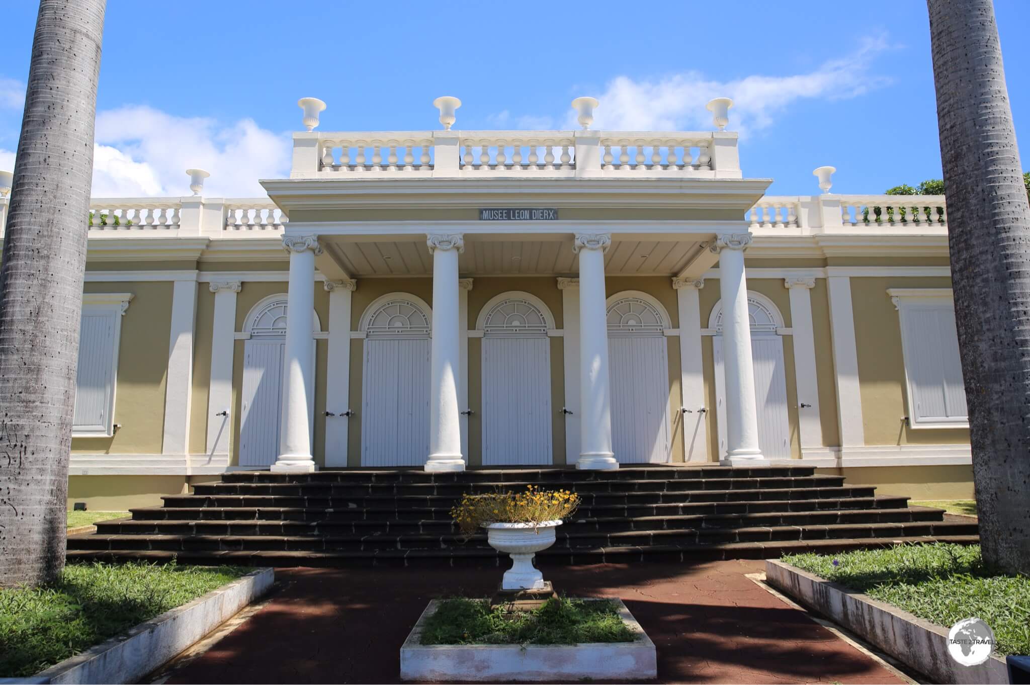 The impressive <i>Musée Léon Dierx</i> houses an exceptional collection of modern and contemporary art.