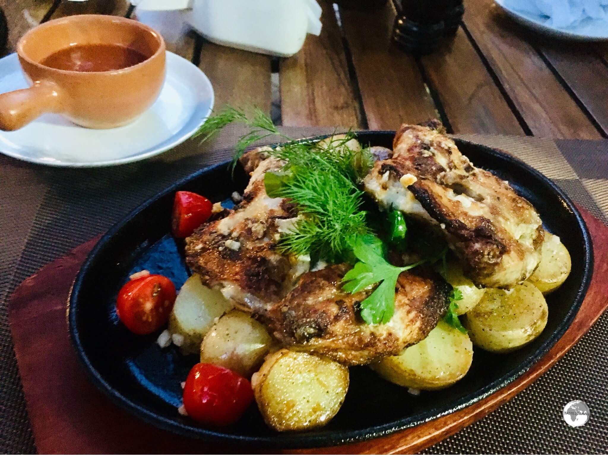 This delicious BBQ chicken dinner at the five-star Rahat Palace Hotel cost me just US$5.