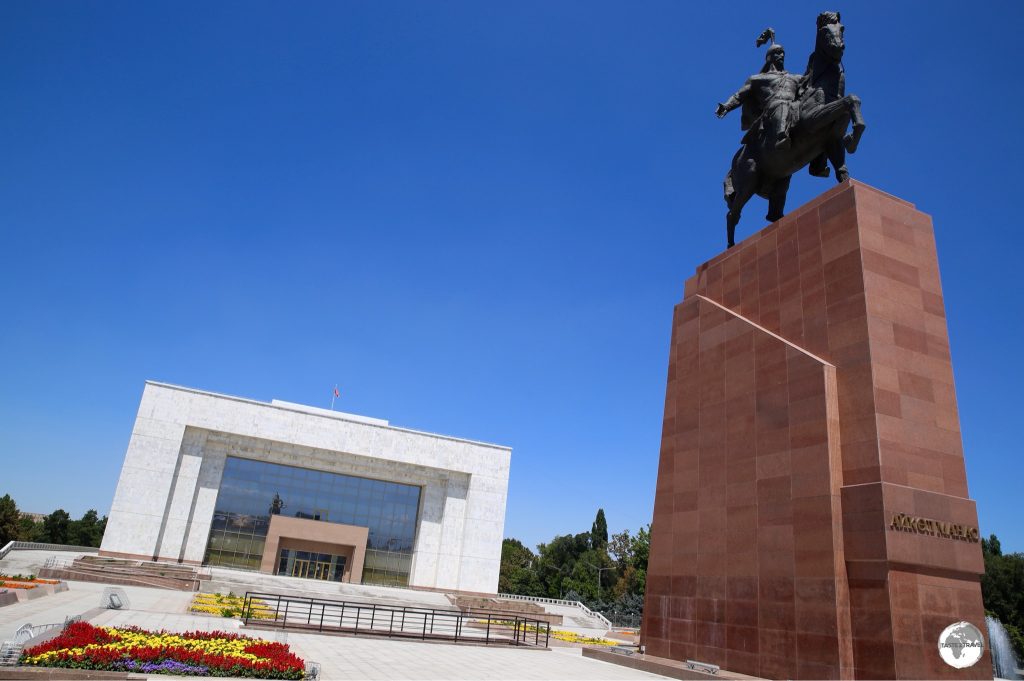 The State History Museum and the statue to Manas, on Ala-Too square.