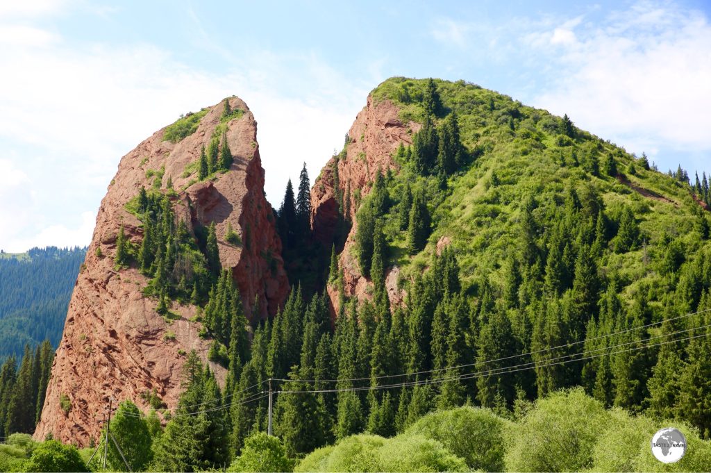 The 'Broken Heart' rock at Jeti-Ögüz.