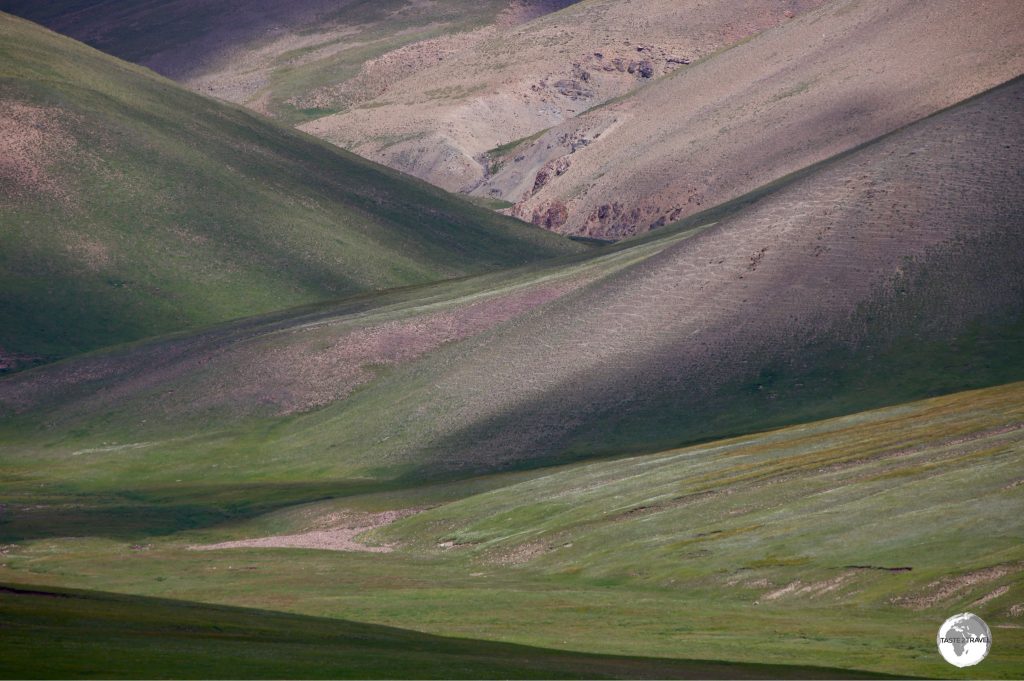 Scenery on the road to Lake Son-Kul.