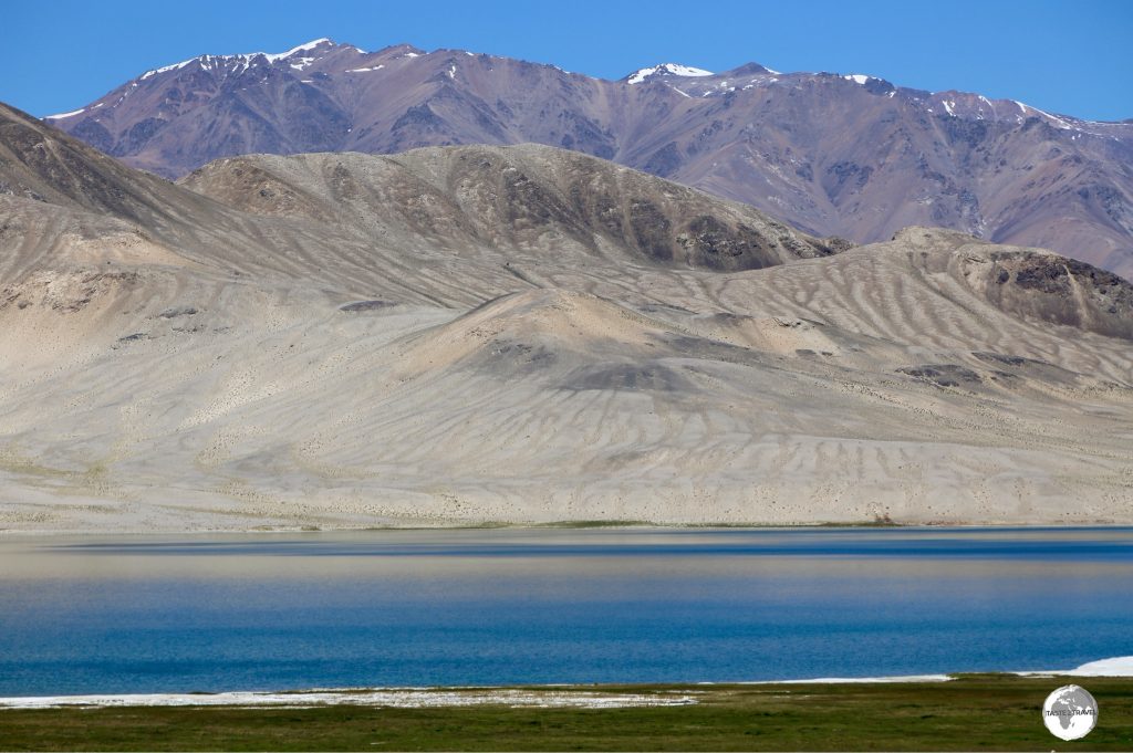 Another lake, Rabat Sasök-Kul is located alongside the Pamir highway, near the town of Alichur.