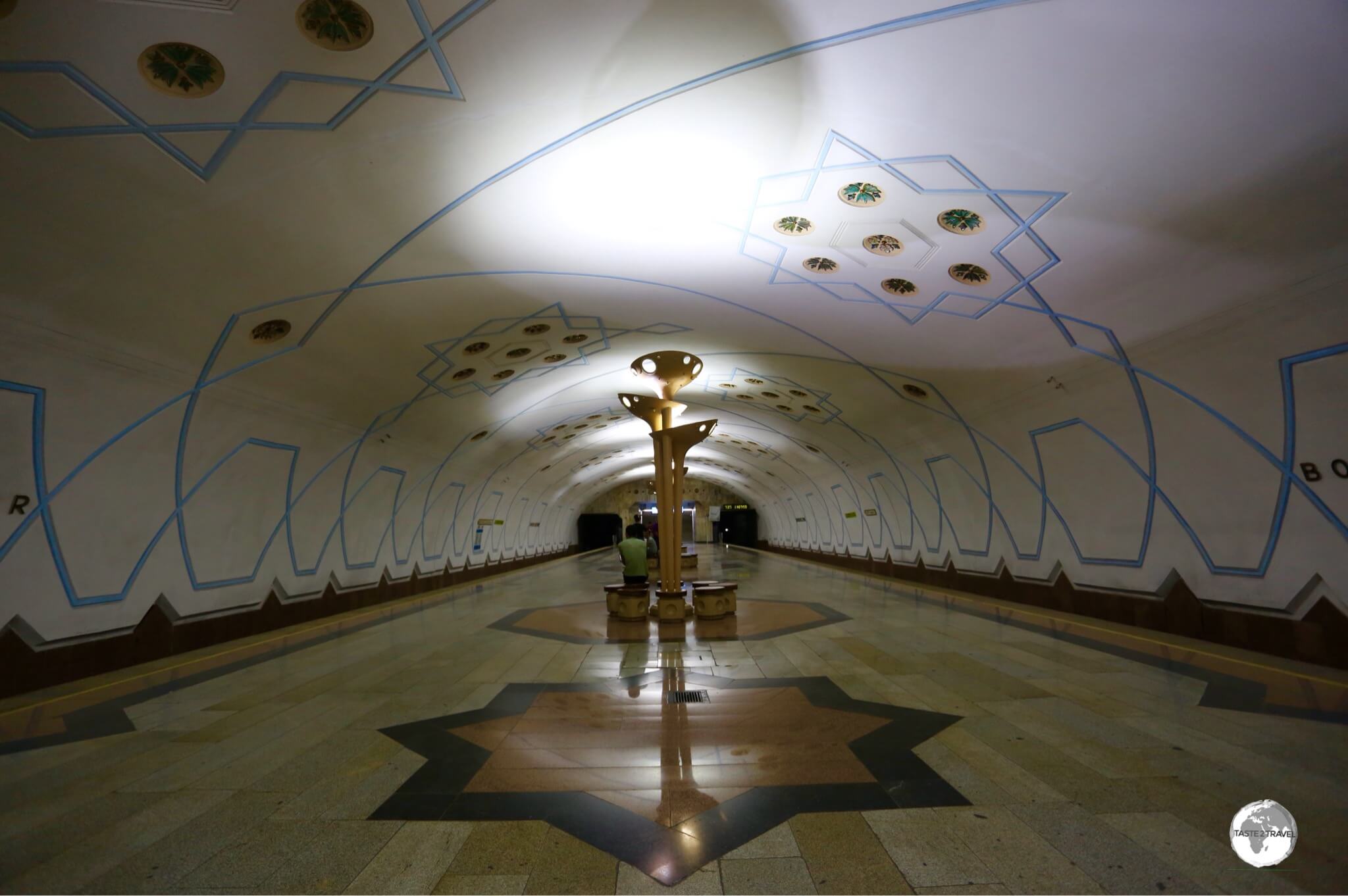 Bodomzor metro station lies on the green line.