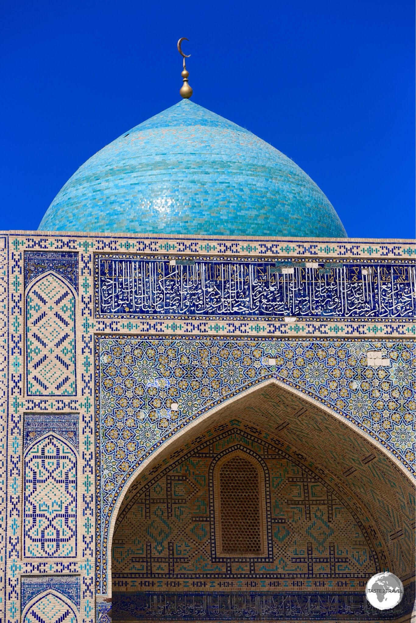 The blue-tiled dome of the Kalyan mosque. 