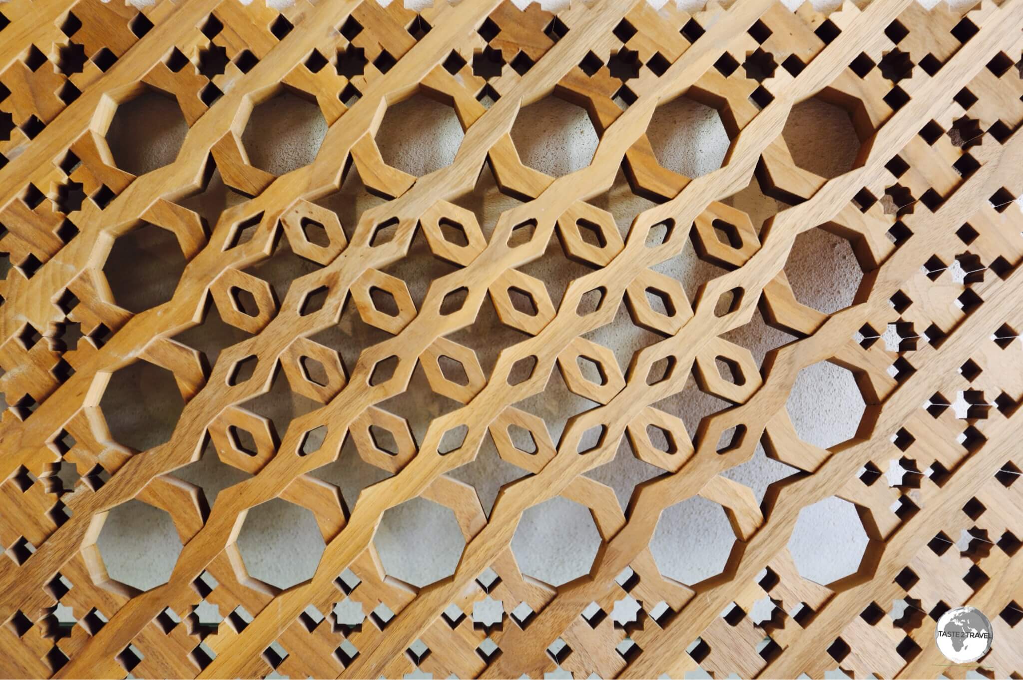 A beautiful example of 'Hejazi Mashrabiyya' (wooden lattice) which was created using Indian mahogany by the students at the Zawia 97 workshop.