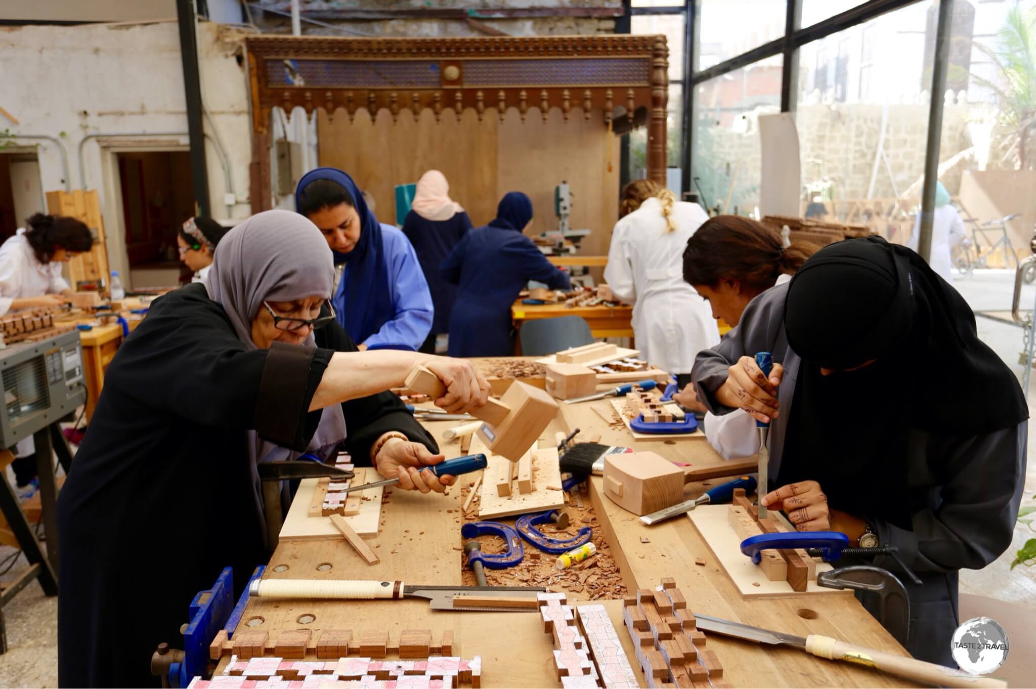 The students at the Zawia 97 workshop in Jeddah are mostly female.