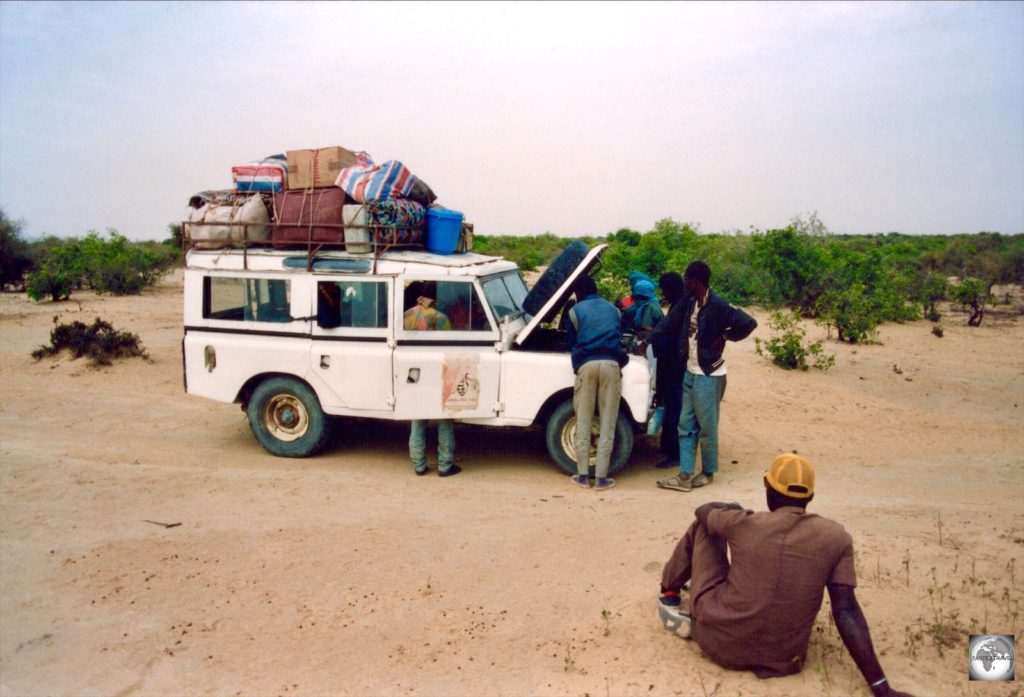 On the road to Timbuktu - a journey of 4 days over 400 km following tracks through the Sahara.