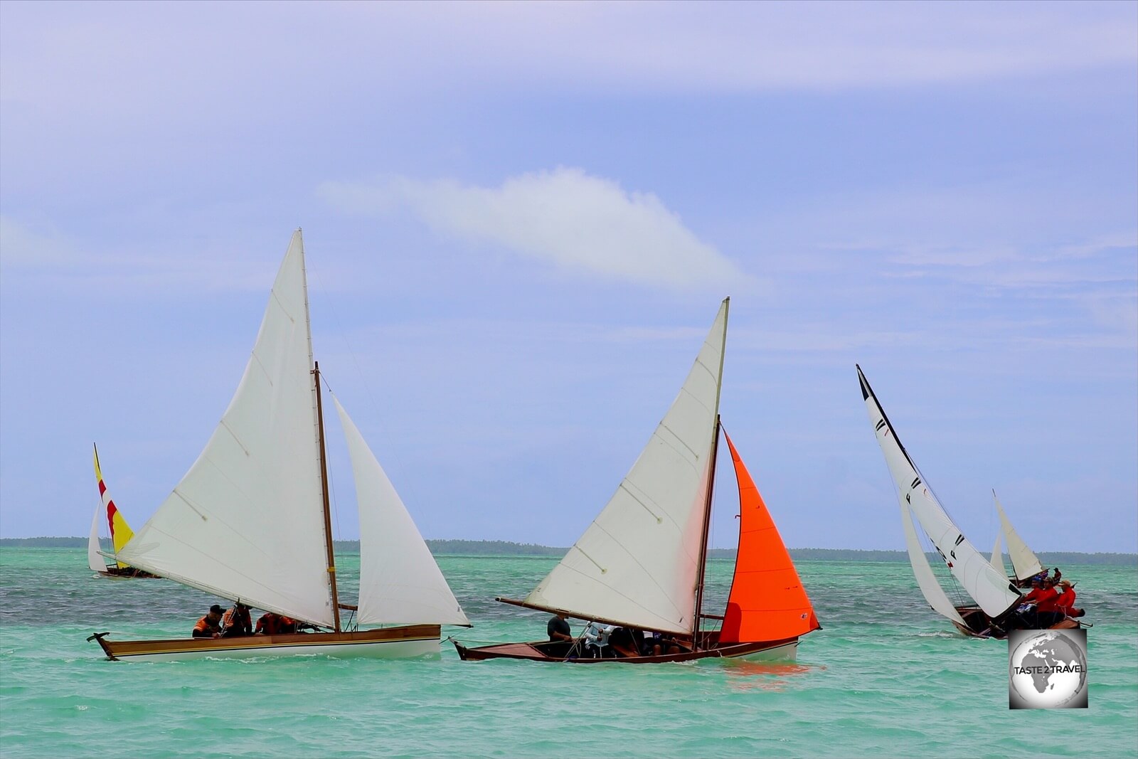 A very competitive race as the different Jukong teams round one of the buoys. 